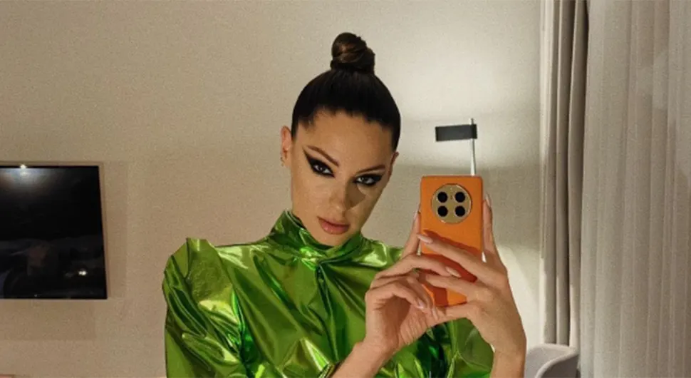 Сара Јо гола као од мајке рођена