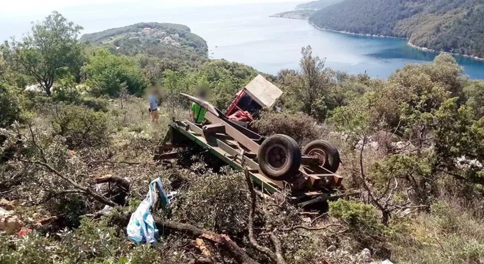 Policija se oglasila o teškoj nesreći u kojoj su povrijeđeni maturanti: Traktor vozio maloljetnik?