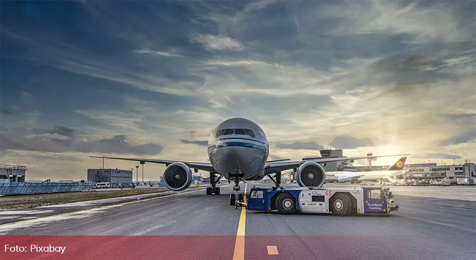 Radnika na aerodromu "usisao" motor aviona