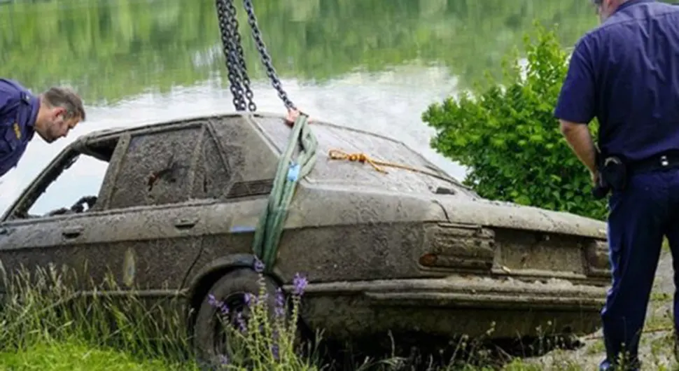 Prodaje se bmw koji je 35 godina bio na dnu rijeke