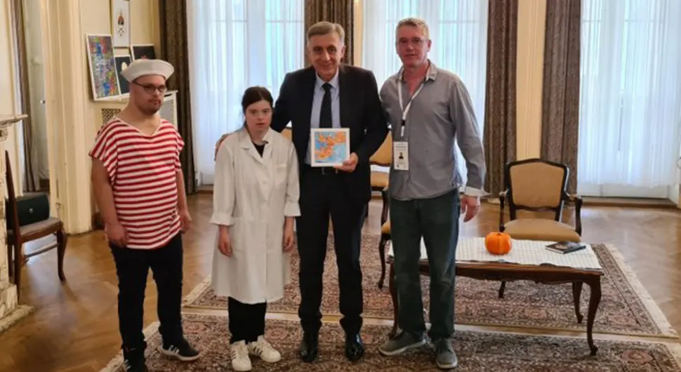 U Vili Srpske otvorena izložba likovnih radova osoba sa Daunovim sindromom