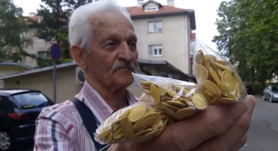 Preminuo "Čika Mićo", vedri prodavac sjemenki ostaće upamćen kao jedna od legendi Banjaluke