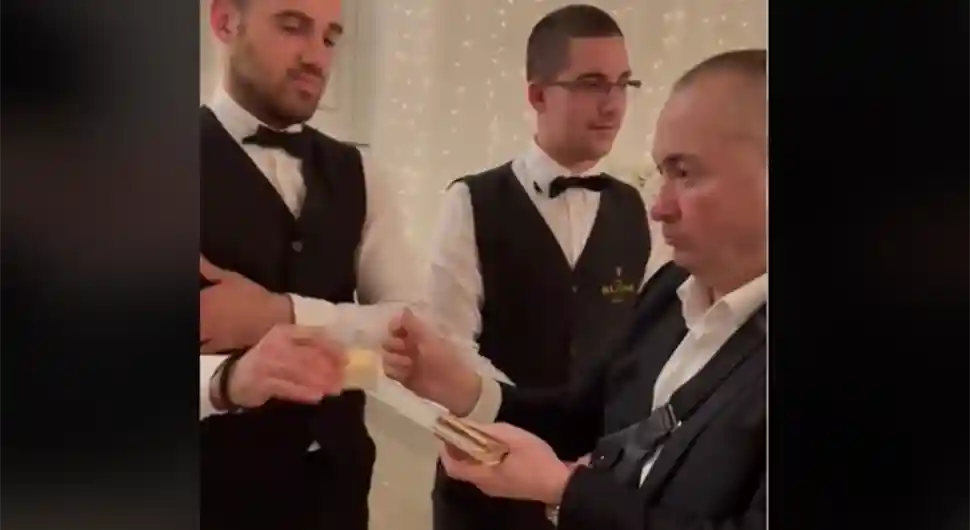 Za minut 1.100 evra: Đani nije štedio kada je dijelio bakšiš konobarima