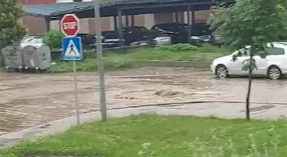 Nevrijeme napravilo haos u Doboju, pojedine ulice pod vodom