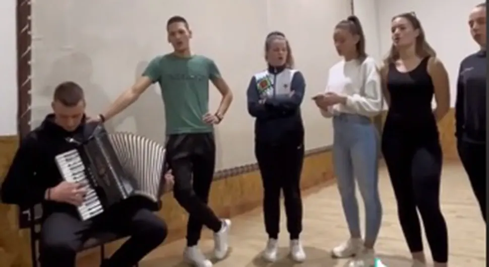 KUD "Nikola Kokošar" oduševio novom obradom, snimak postao viralan (VIDEO)