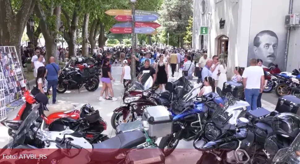 Bajkeri preplavili Trebinje