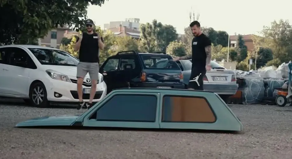 Uzeli ga sa otpada pa napravili najniži automobil na svijetu