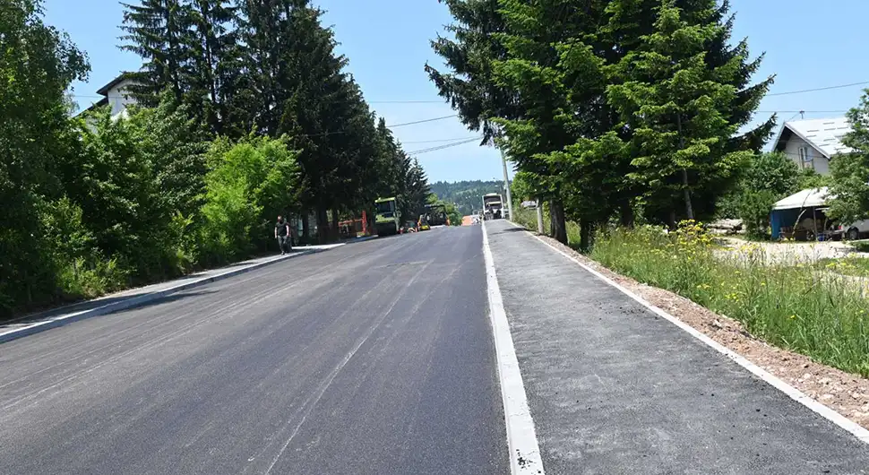 Završeno asfaltiranje Njegoševe ulice, obezbijeđeno i 40 novih parking mjesta