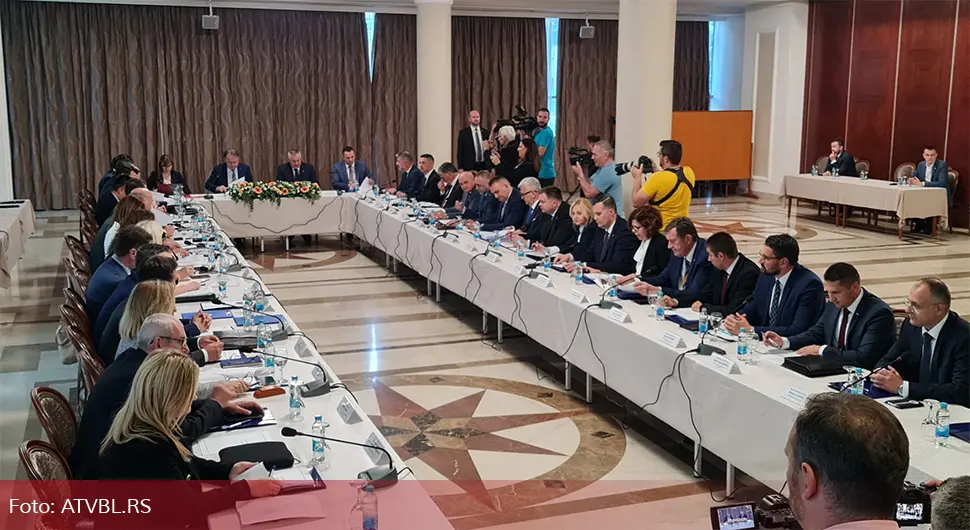 Počela sjednica vlada Srpske i FBiH