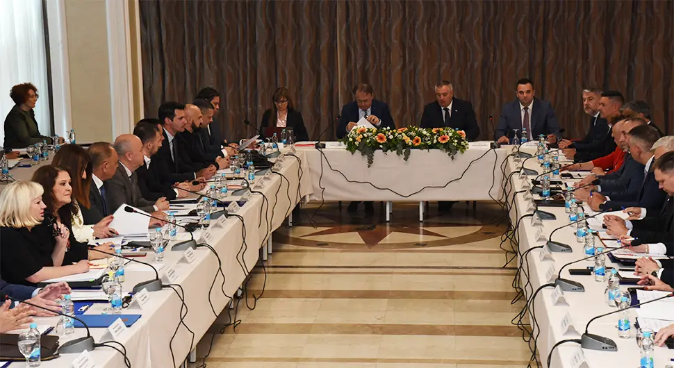 Konferencija za novinare nakon sjednice vlada Srpske i FBiH (UŽIVO)