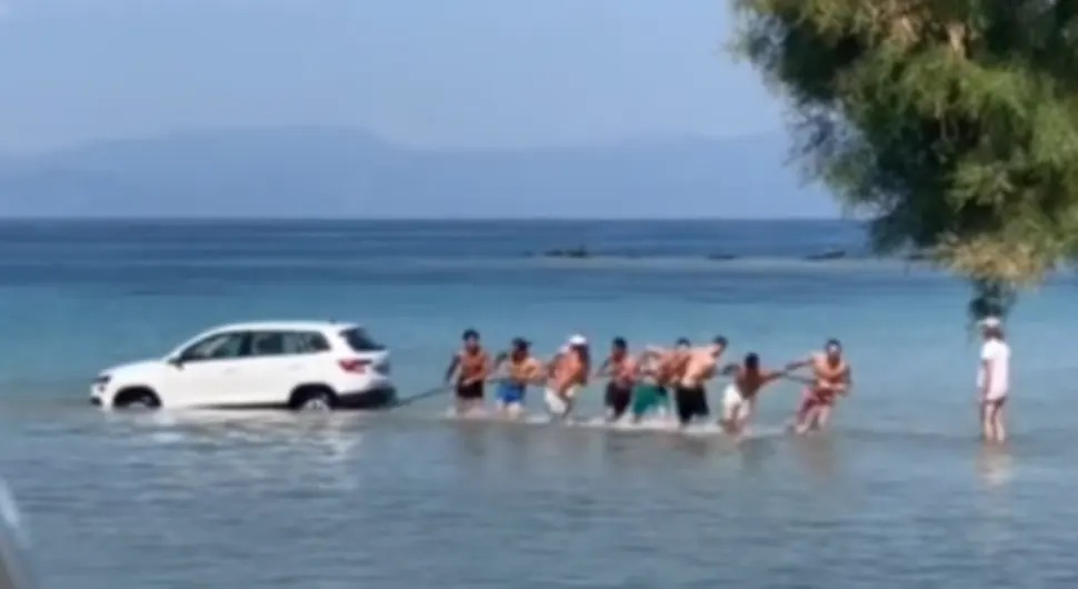 Kupači spasavali škodu iz mora