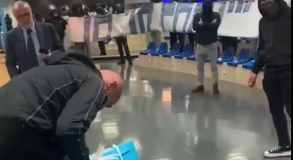 Ultrasi Napolija upali sa fantomkama i vratili Spaletiju volan od auta