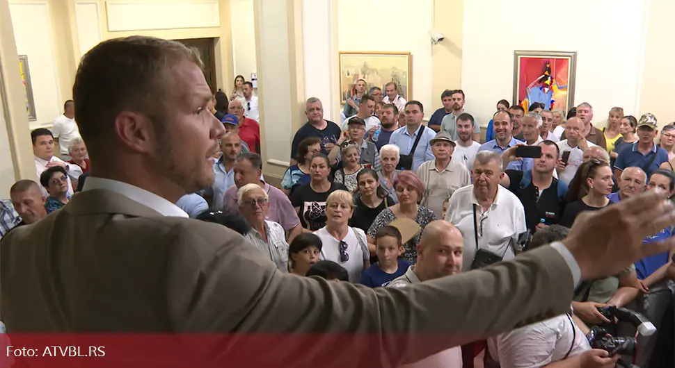 Haos u banjalučkoj Gradskoj upravi, Stanivuković u zgradu uveo svoje pristalice
