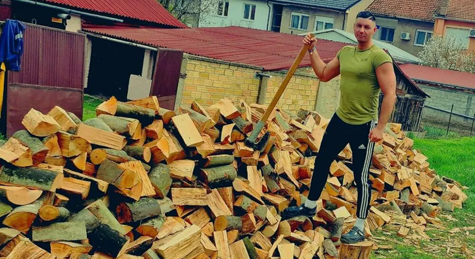 Godinama cijepa drva besplatno: Sve zbog bolesne djece