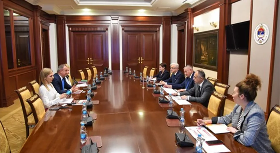 Višković razgovarao sa delegacijom aerodroma “Nikola Tesla”