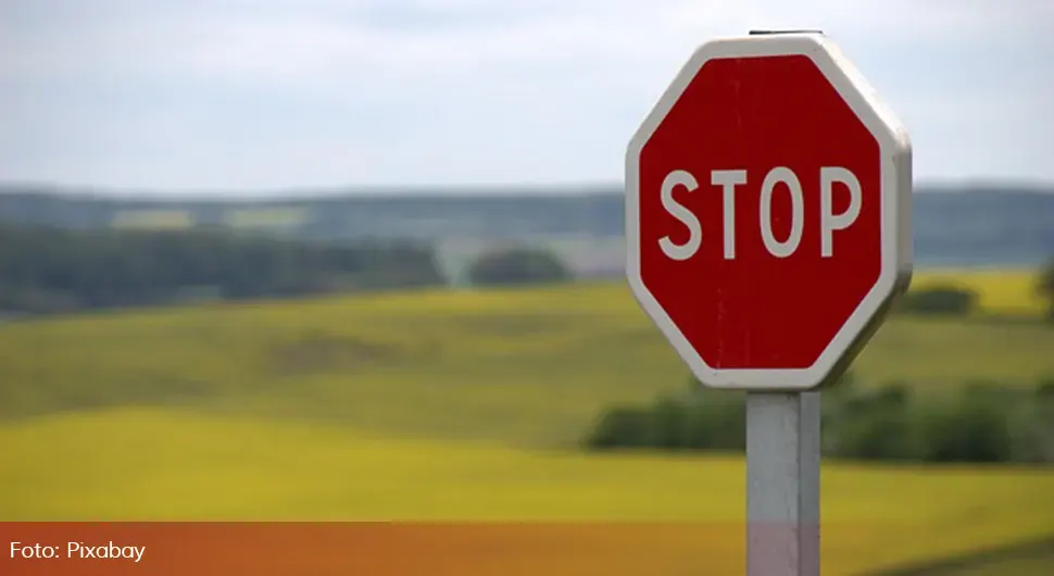 Kazna 400 KM ako se u potpunosti ne zaustavite ispred znaka Stop