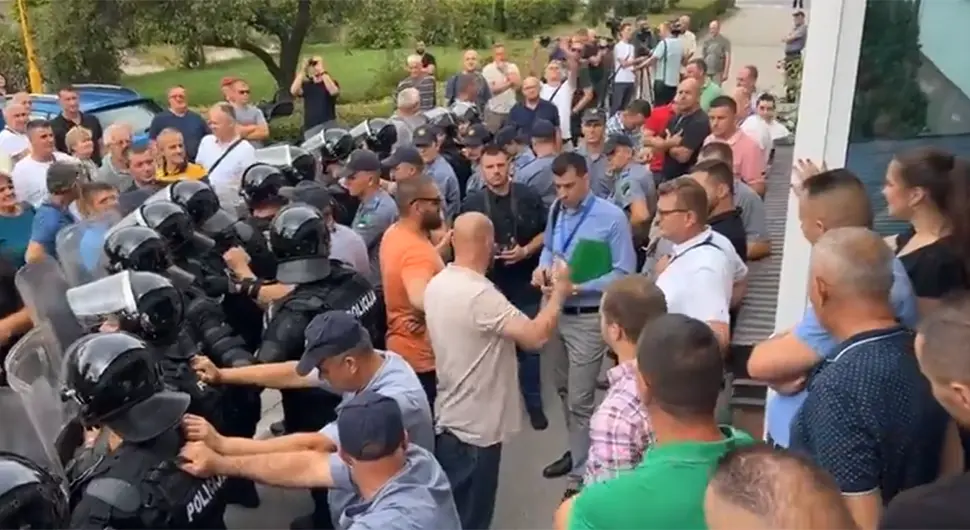Članovi nove većine u Banovićima žele pečat i funkcije, provešće i referendum