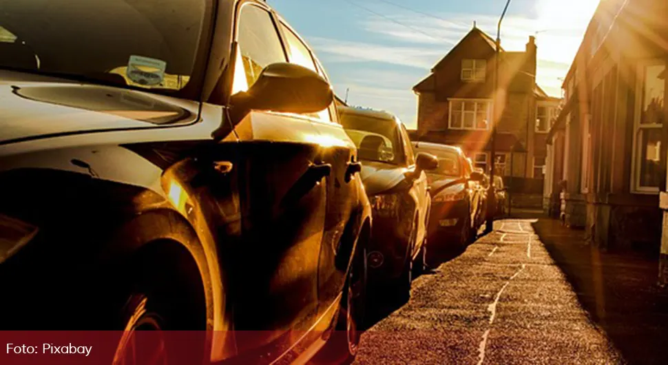 Šta ne biste trebali držati u automobilu kada su velike vrućine?