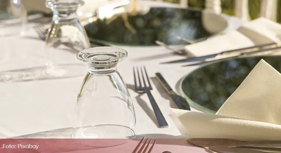 Neprijatnost u Splitu: Iz restorana izbacili trudnicu sa suprugom i kćerkom