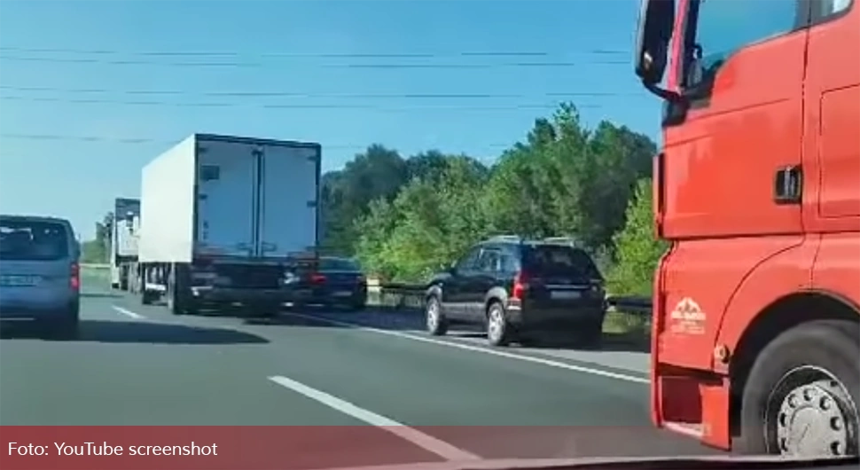 Vozači kamiona blokirali one koji voze zaustavnom trakom