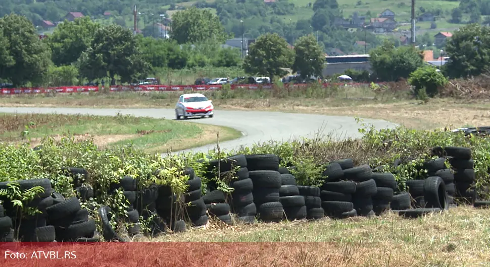 Auto trke više od sporta - publika u Zalužanima vidjela spektakl