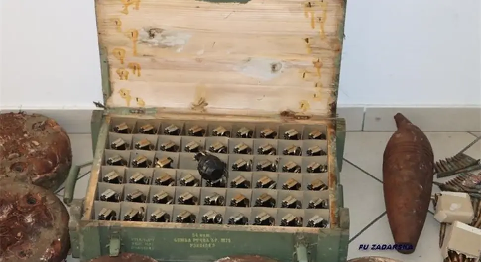 Pronađen sanduk sa 54 ručne bombe