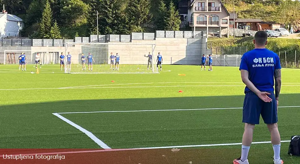 Fudbaleri BSK-a bruse formu na Vlašiću
