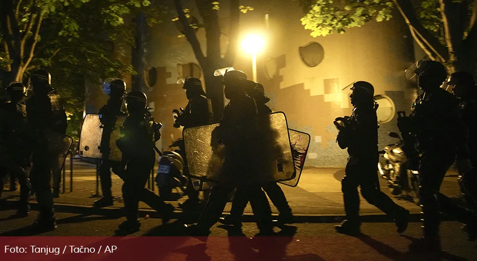Na ulicama Francuske i večeras 45.000 policajaca i žandarma