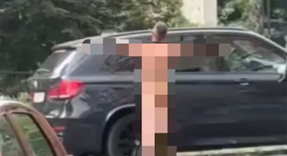 Potpuno go muškarac šetao ulicama