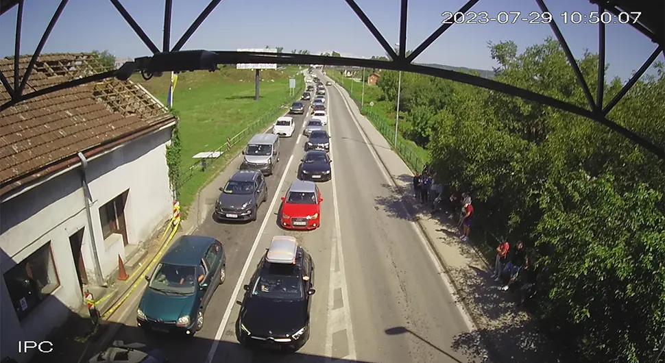 Gužve i kolone vozila na ulazu i izlazu iz BiH