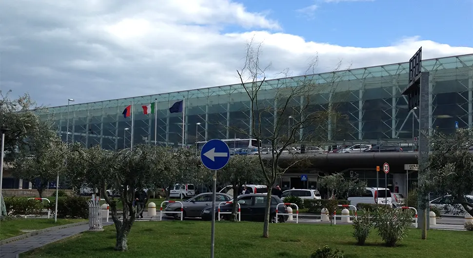 Aerodrom u Kataniji zatvoren zbog požara