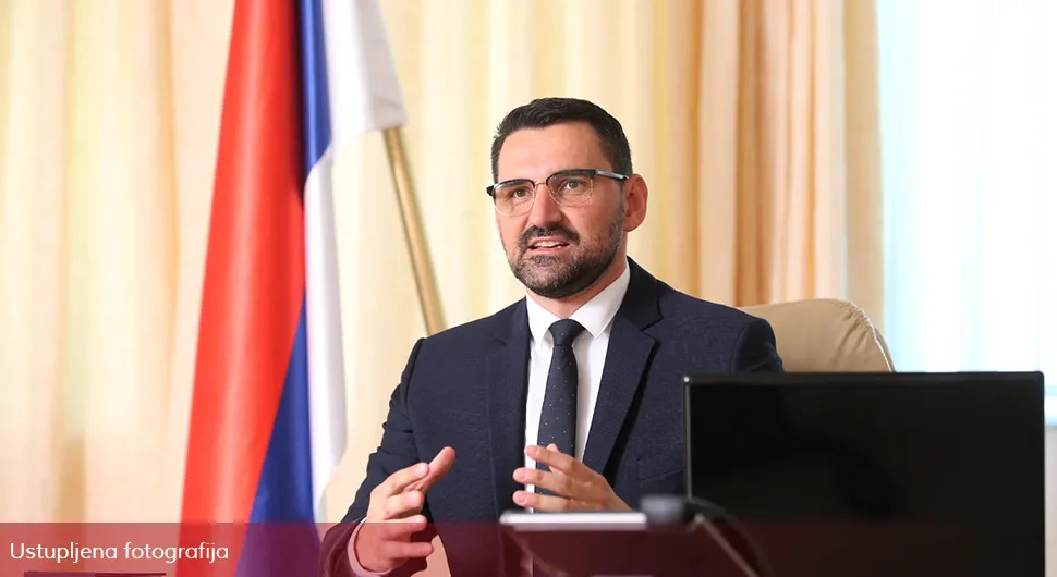 Апсурд: Министар за ЕУ интеграције каже да се окренемо истоку