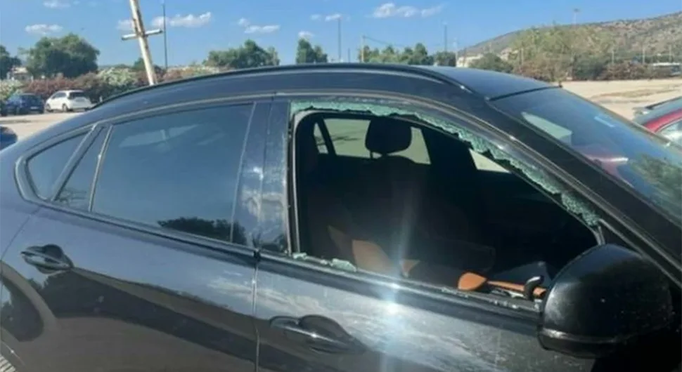 Turisti na udaru lopova u Grčkoj: "Obili su nam auto ispred Zejtinlika"