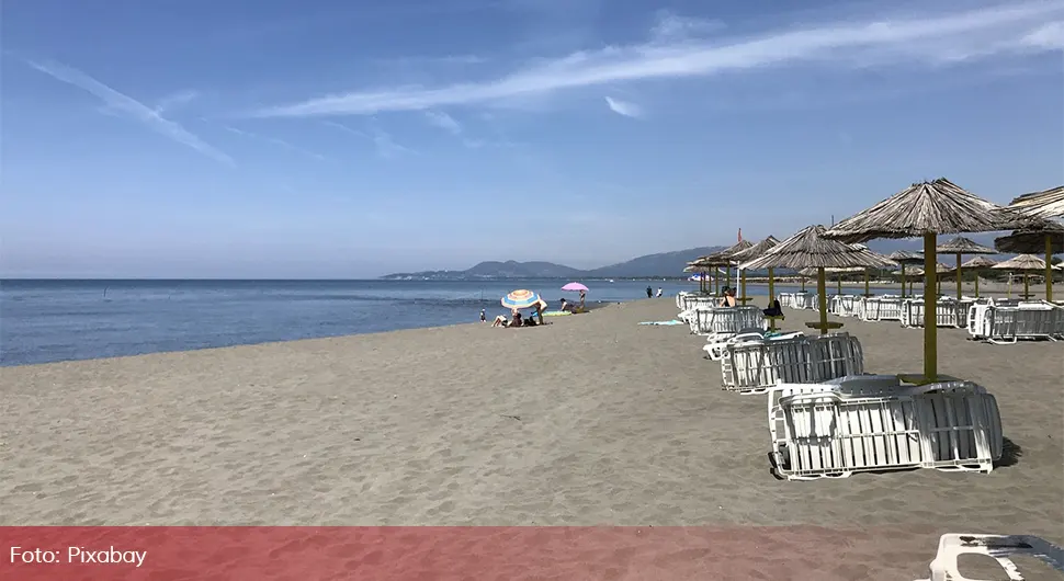 ''Пукла'' сезона у Црној Гори: Плаже пусте, а цијене ''Боже сачувај''