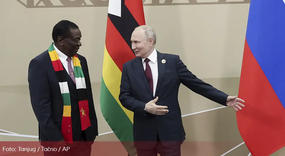 Putin poklonio helikopter kolegi iz Zimbabvea