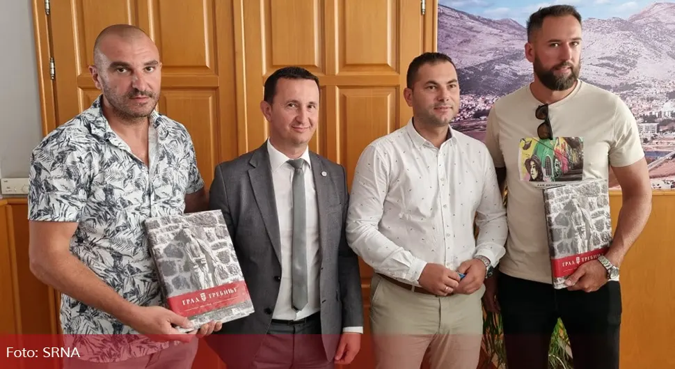 Spasili dječaka na bazenu, zahvalio im se i Ćurić