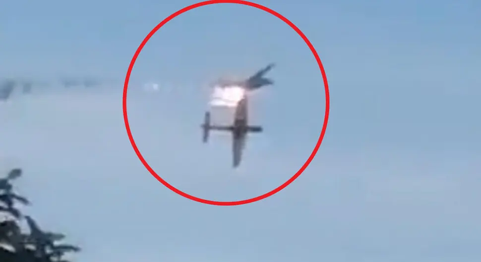 JEZIVO! Kamera zabilježila sudar dva borbena aviona T-27