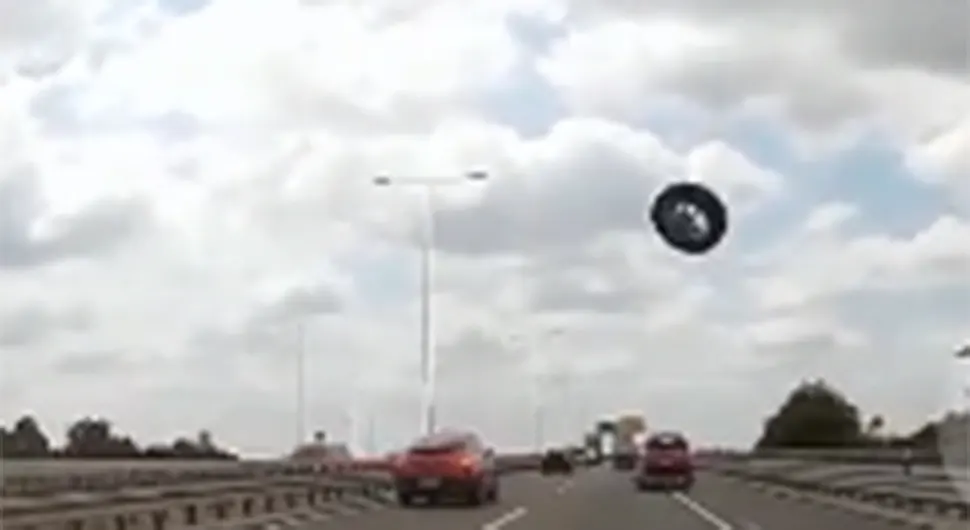 Točak otpao sa auta i "letio" auto-putem