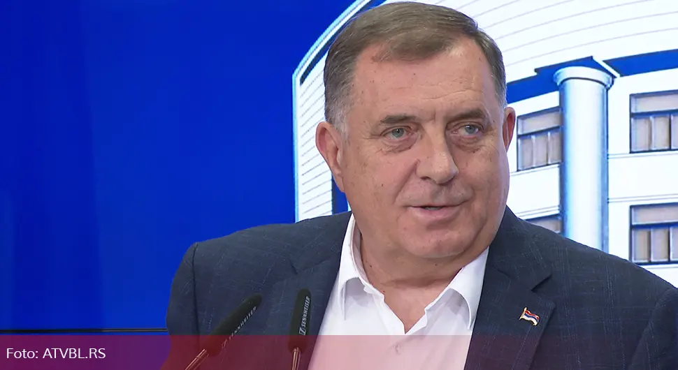Dodik poklonio "Azbučicu" svim prvačićima u Srpskoj
