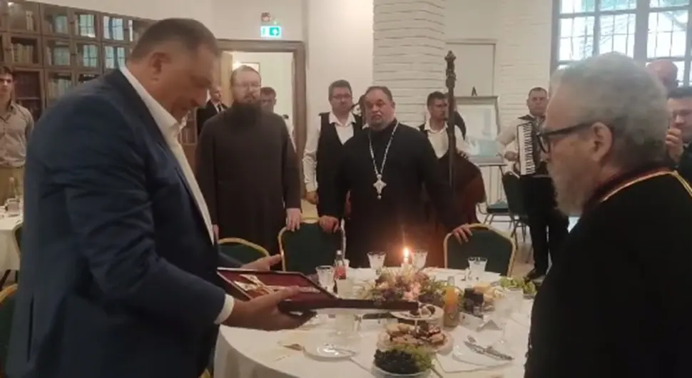 Dodik darovao časni krst episkopu Lukijanu - Episkop: Srpska i Srbija naša dva krila