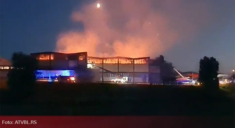 Vatrogasci se i dalje bore sa vatrom u fabrici "Celex"