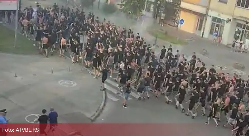 "Dobro došli u Republiku Srpsku": Pogledajte korteo navijača Borca