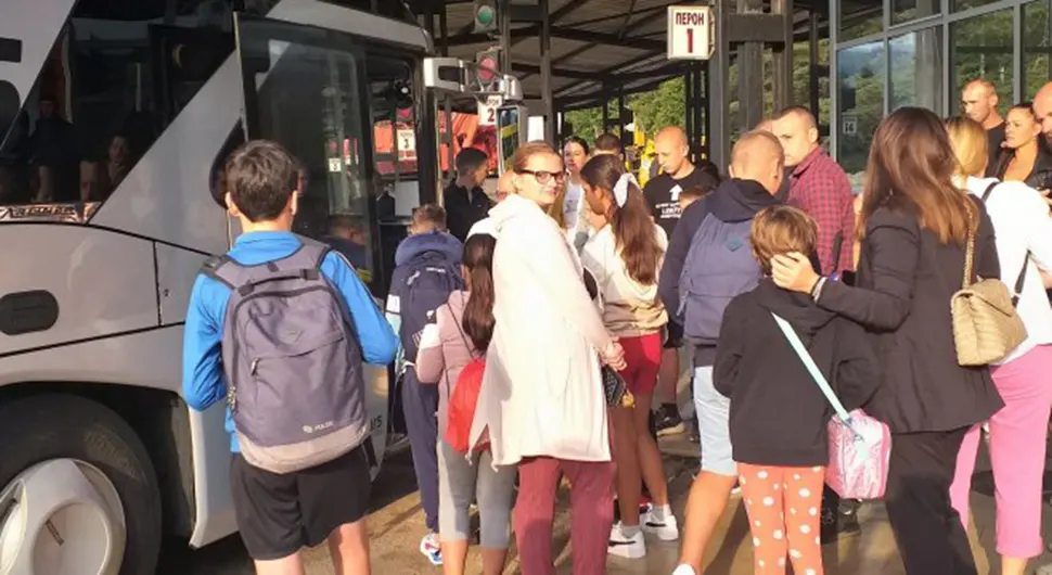 Na ljetovanje u Bečiće otputovalo 17 djece