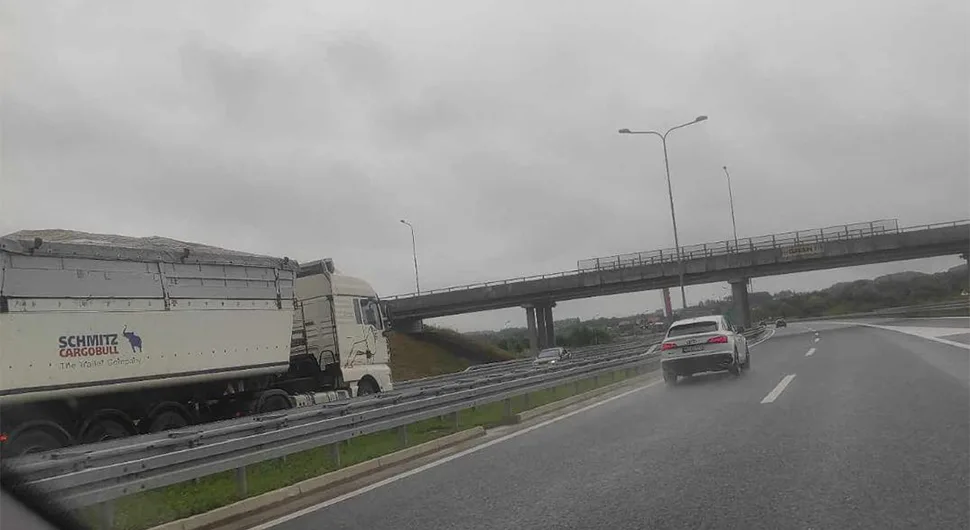 Kamionom vozi u suprotnom pravcu na auto-putu 9. januar