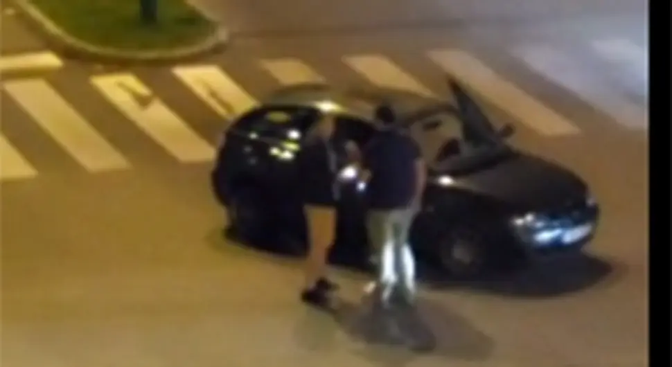 Vozači u Sarajevu blokirali raskrsnicu da bi se svađali