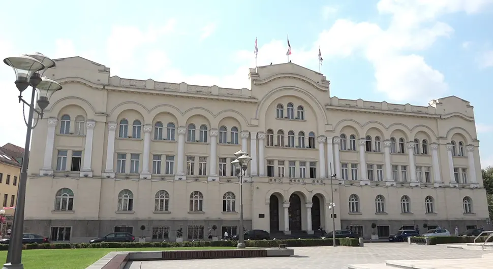 Више од 100 особа са инвалидитетом и старих лица остаје без помоћи због дуговања Града