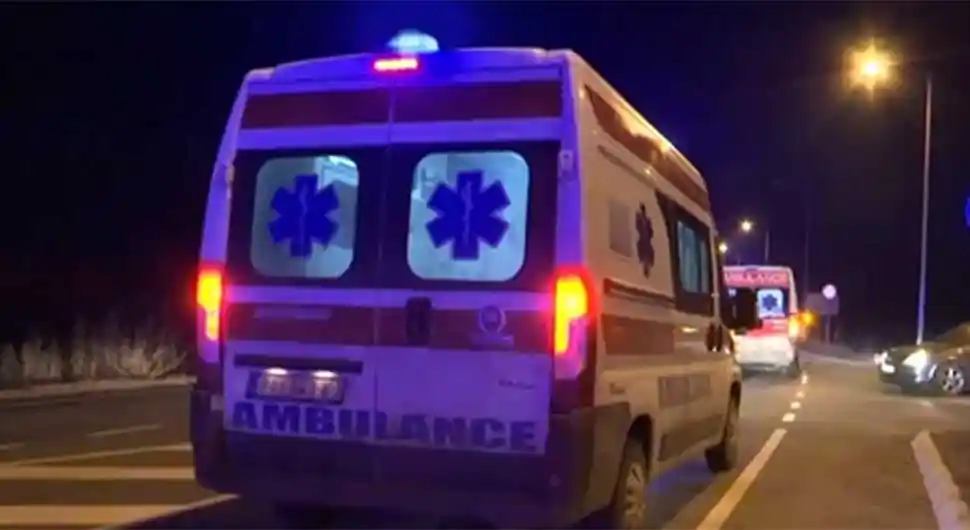Ужас на познатом шеталишту: Извукао пиштољ, па пуцао себи у стомак