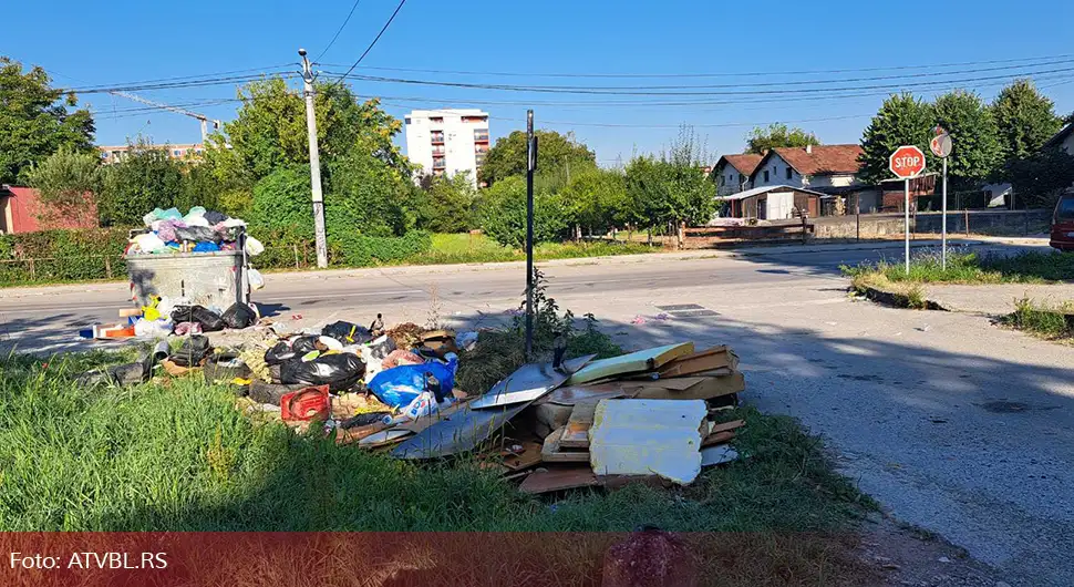 Велика потрага у граду: Жена случајно бацила врећу с парама у смеће