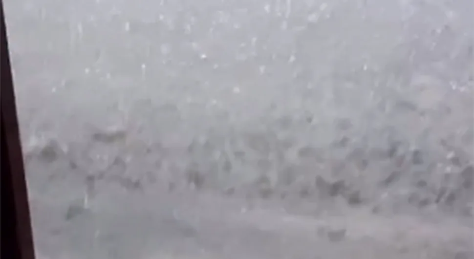 Nevrijeme stiglo u Srbiji: U Beogradu tutnji od leda