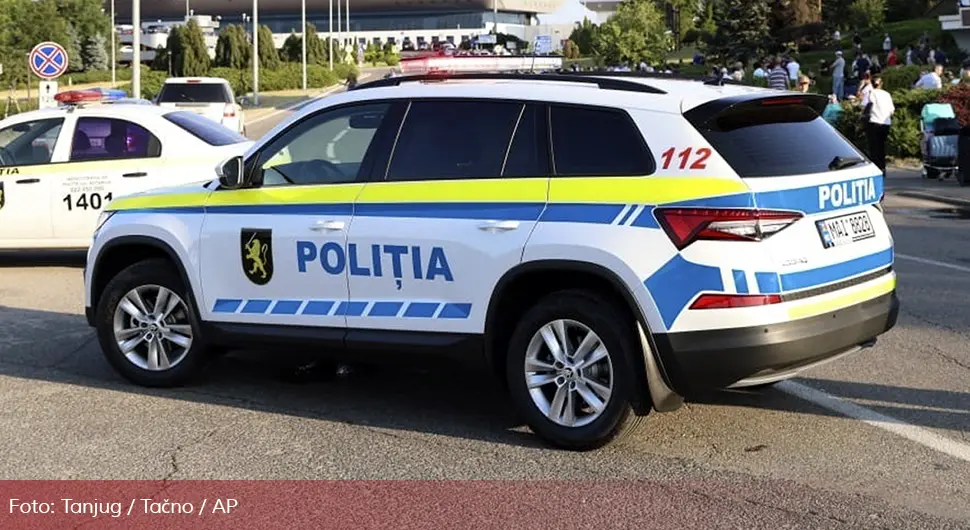 Mercedesom udario u kapiju ruske ambasade, uhapšen nakon potjere